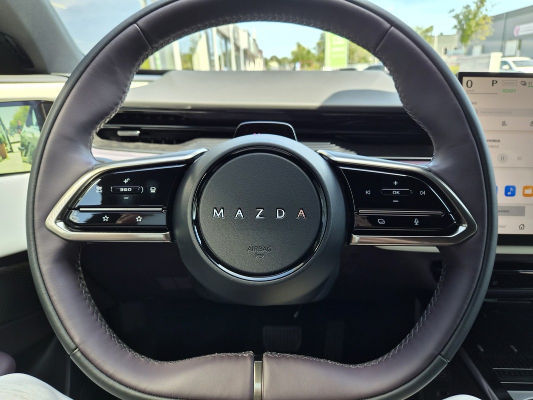 Mazda CX-6e