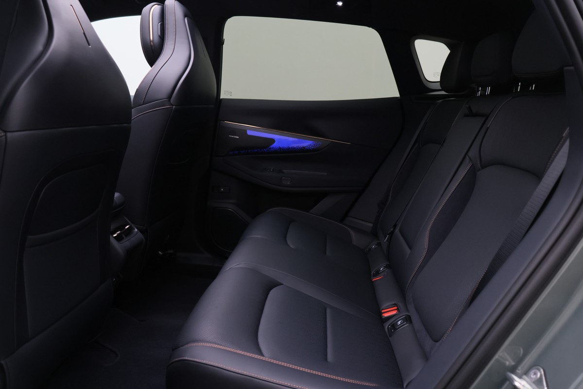 Lynk & Co 08