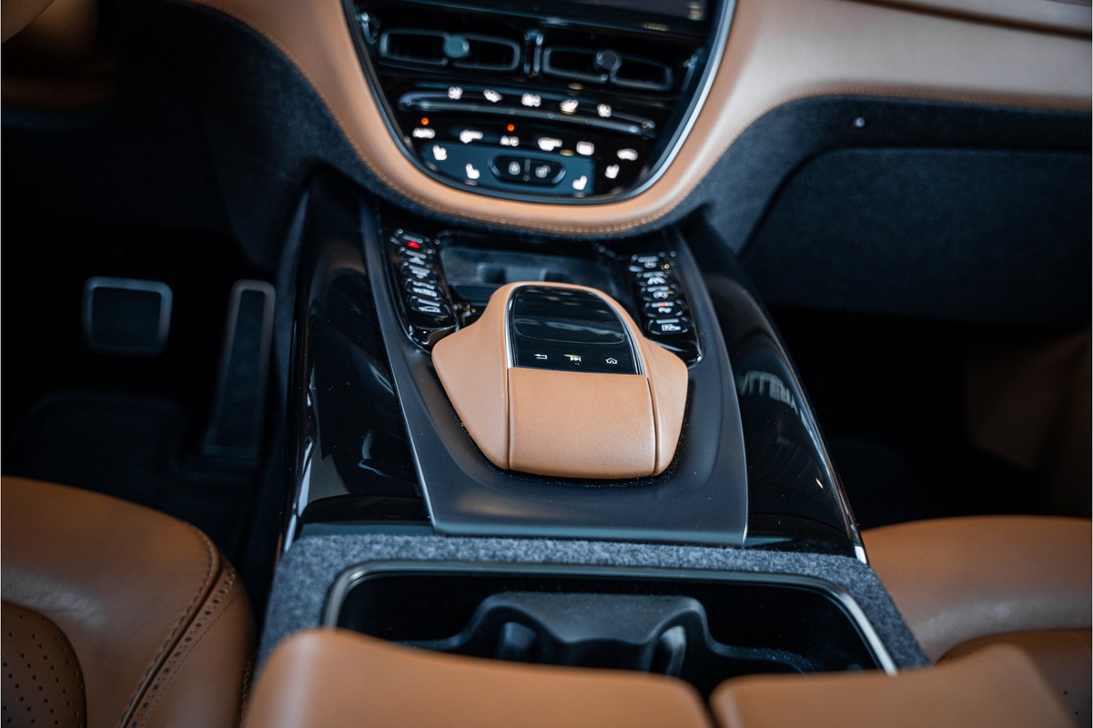 Aston Martin DBX