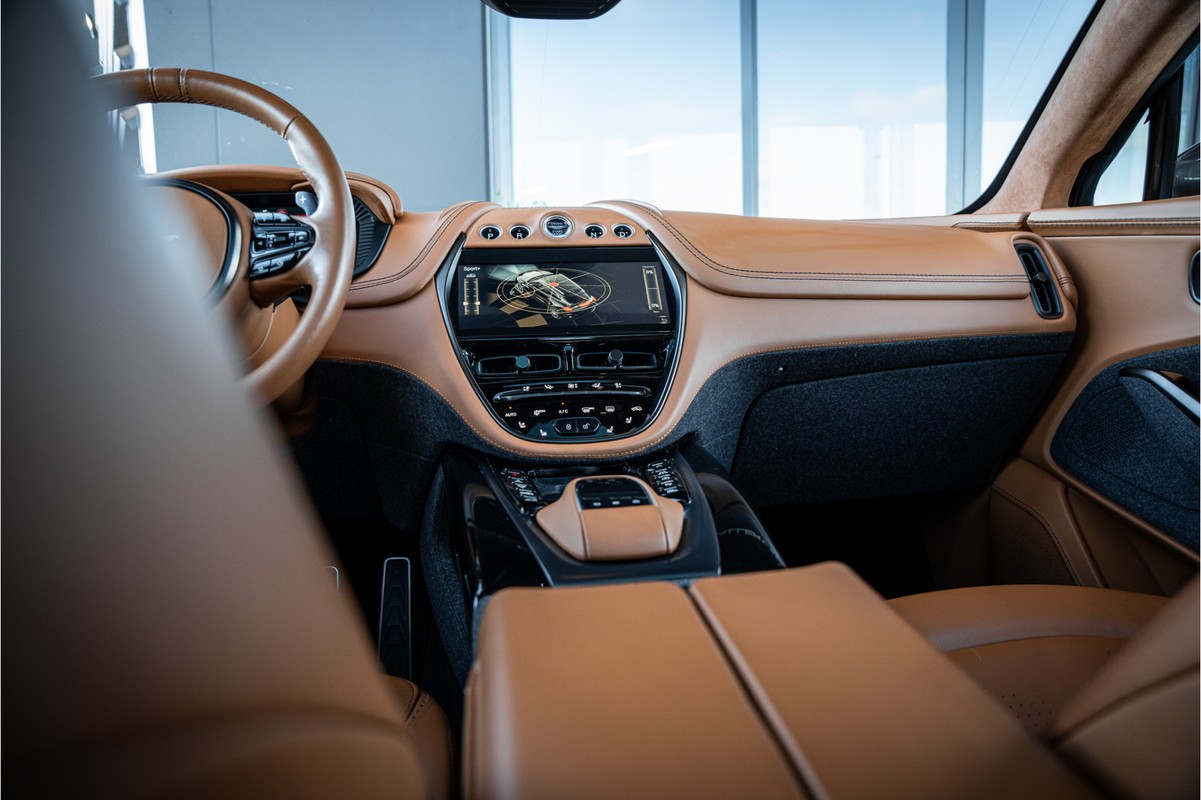 Aston Martin DBX