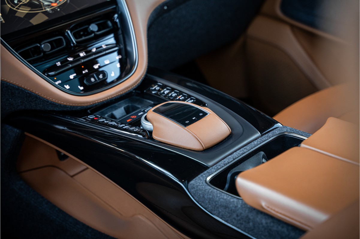 Aston Martin DBX
