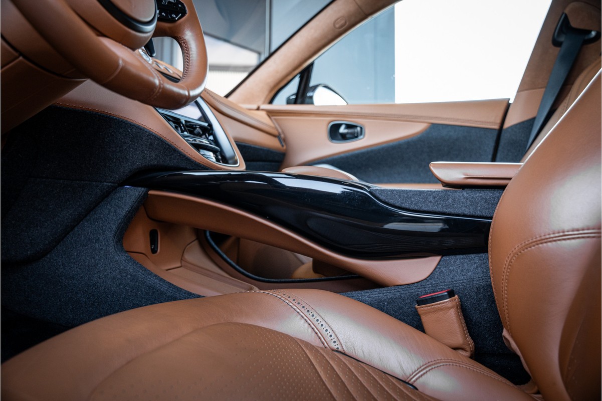 Aston Martin DBX