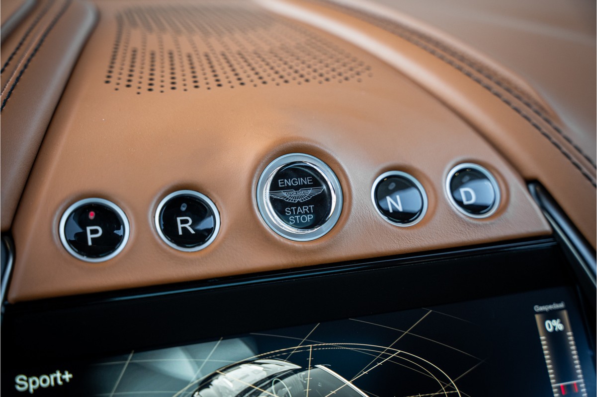 Aston Martin DBX
