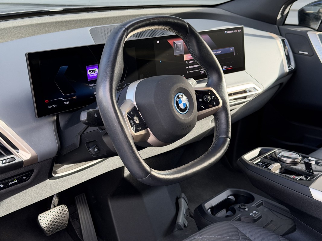 BMW iX