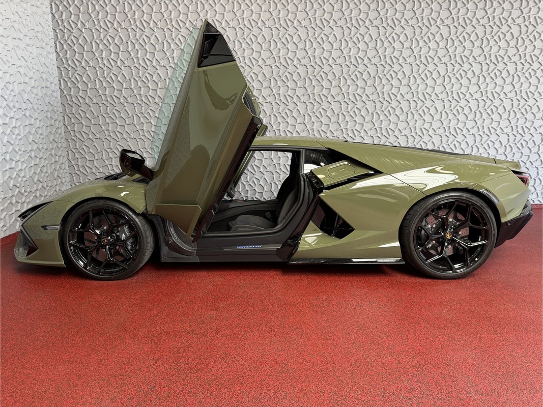 Lamborghini Revuelto