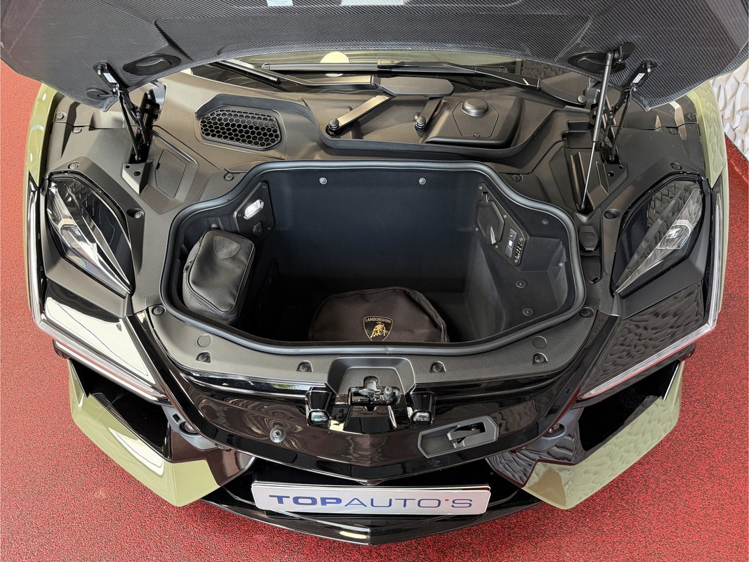 Lamborghini Revuelto
