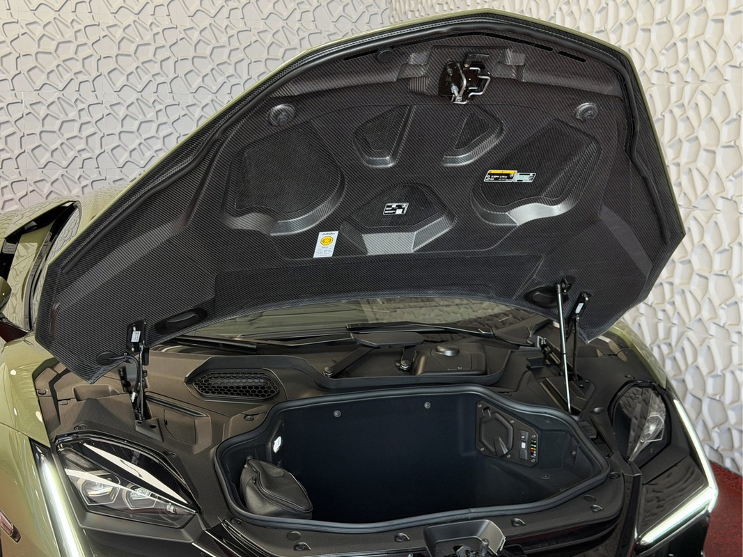 Lamborghini Revuelto