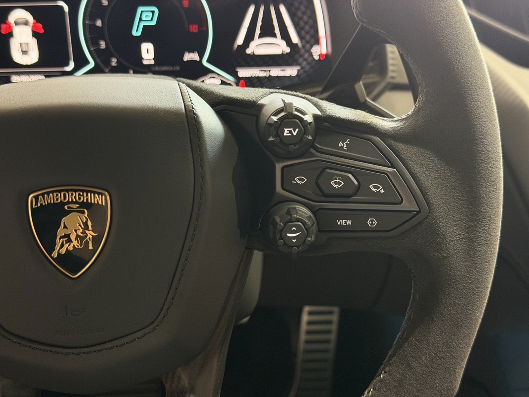 Lamborghini Revuelto