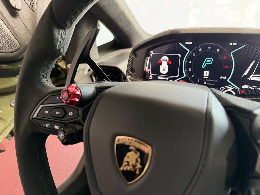 Lamborghini Revuelto