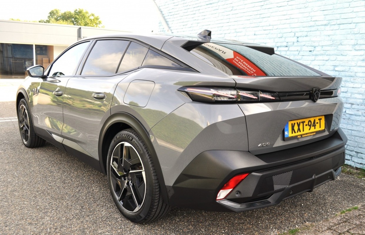 Peugeot 408
