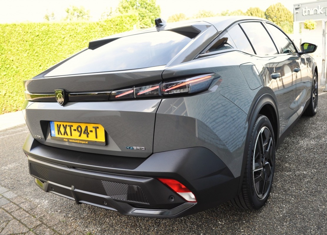 Peugeot 408
