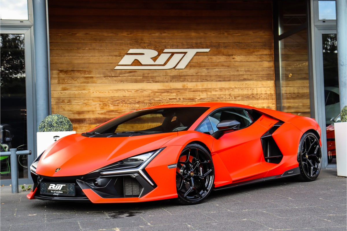 Lamborghini Revuelto