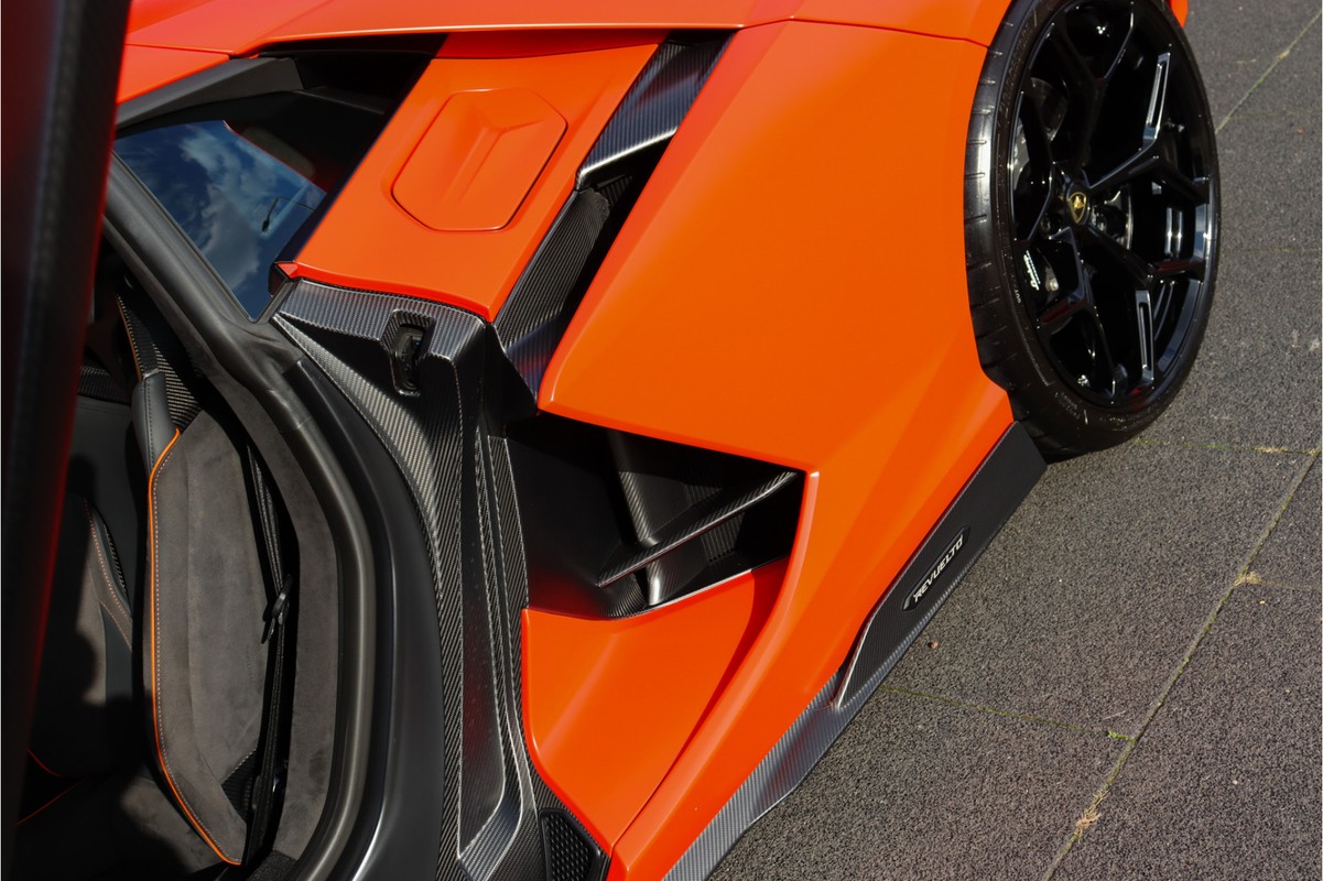 Lamborghini Revuelto