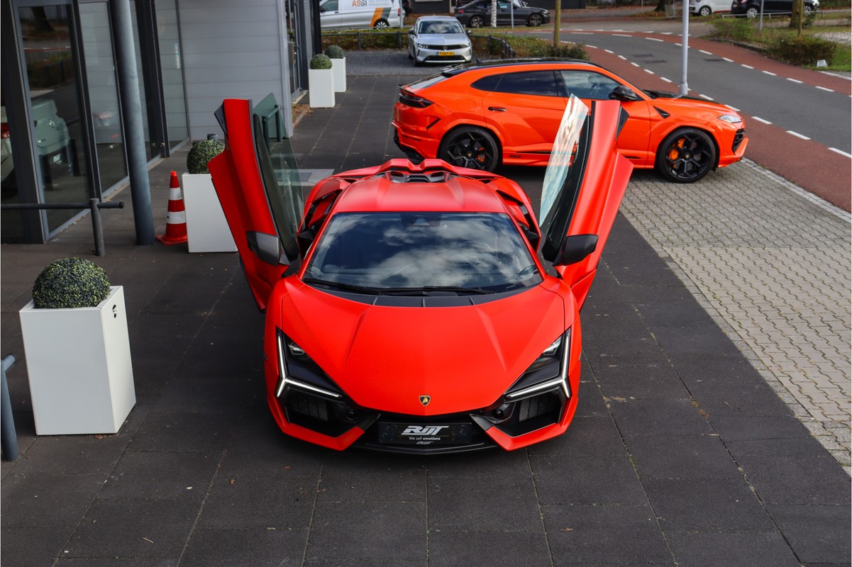 Lamborghini Revuelto