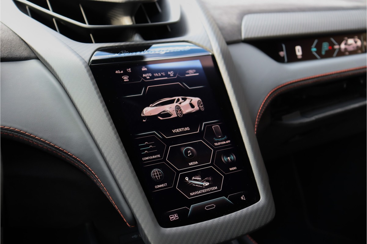 Lamborghini Revuelto