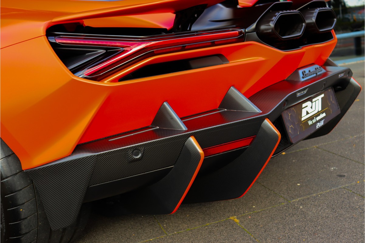 Lamborghini Revuelto