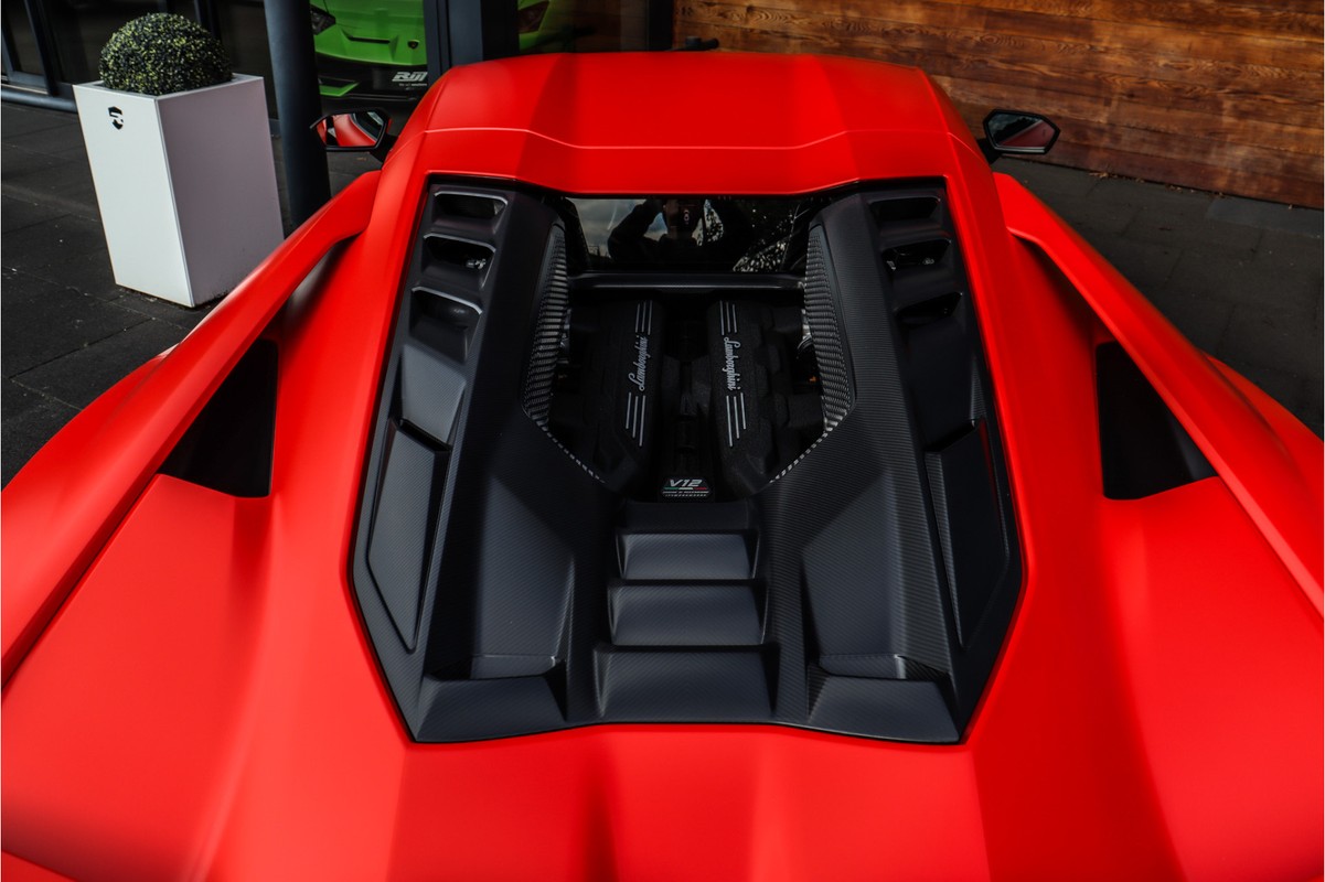 Lamborghini Revuelto