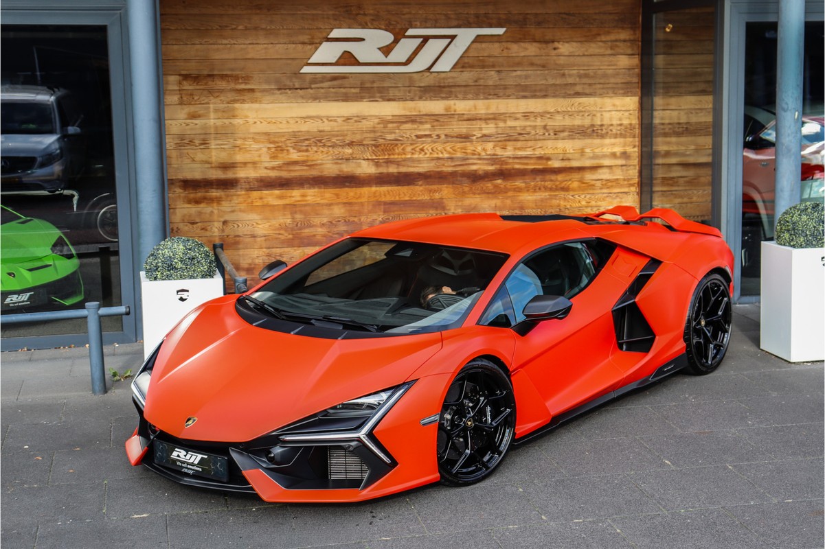 Lamborghini Revuelto