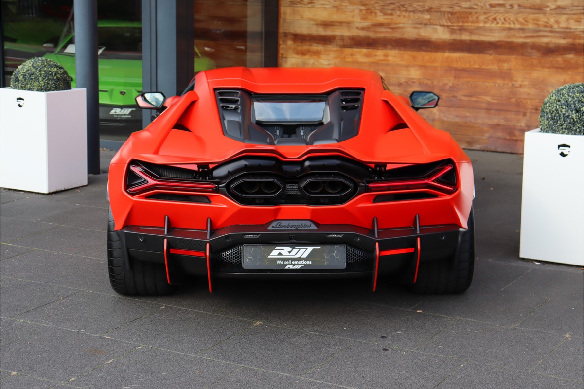 Lamborghini Revuelto
