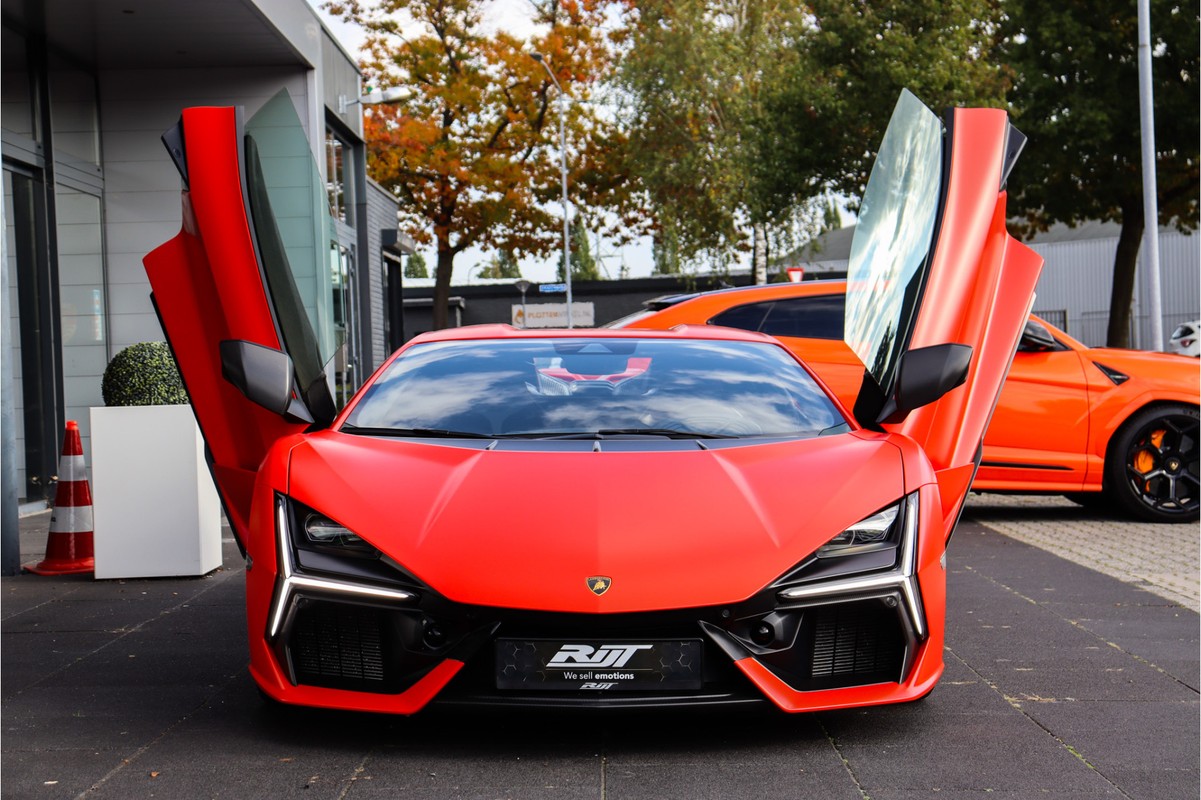Lamborghini Revuelto