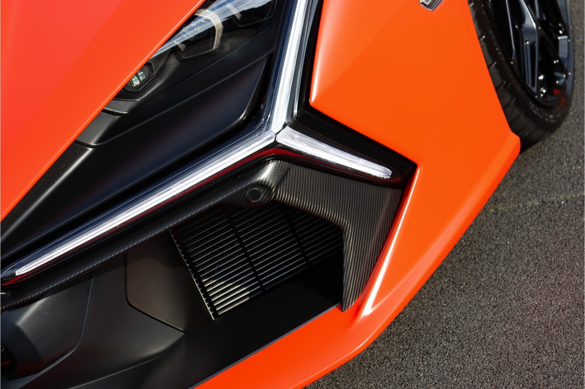Lamborghini Revuelto