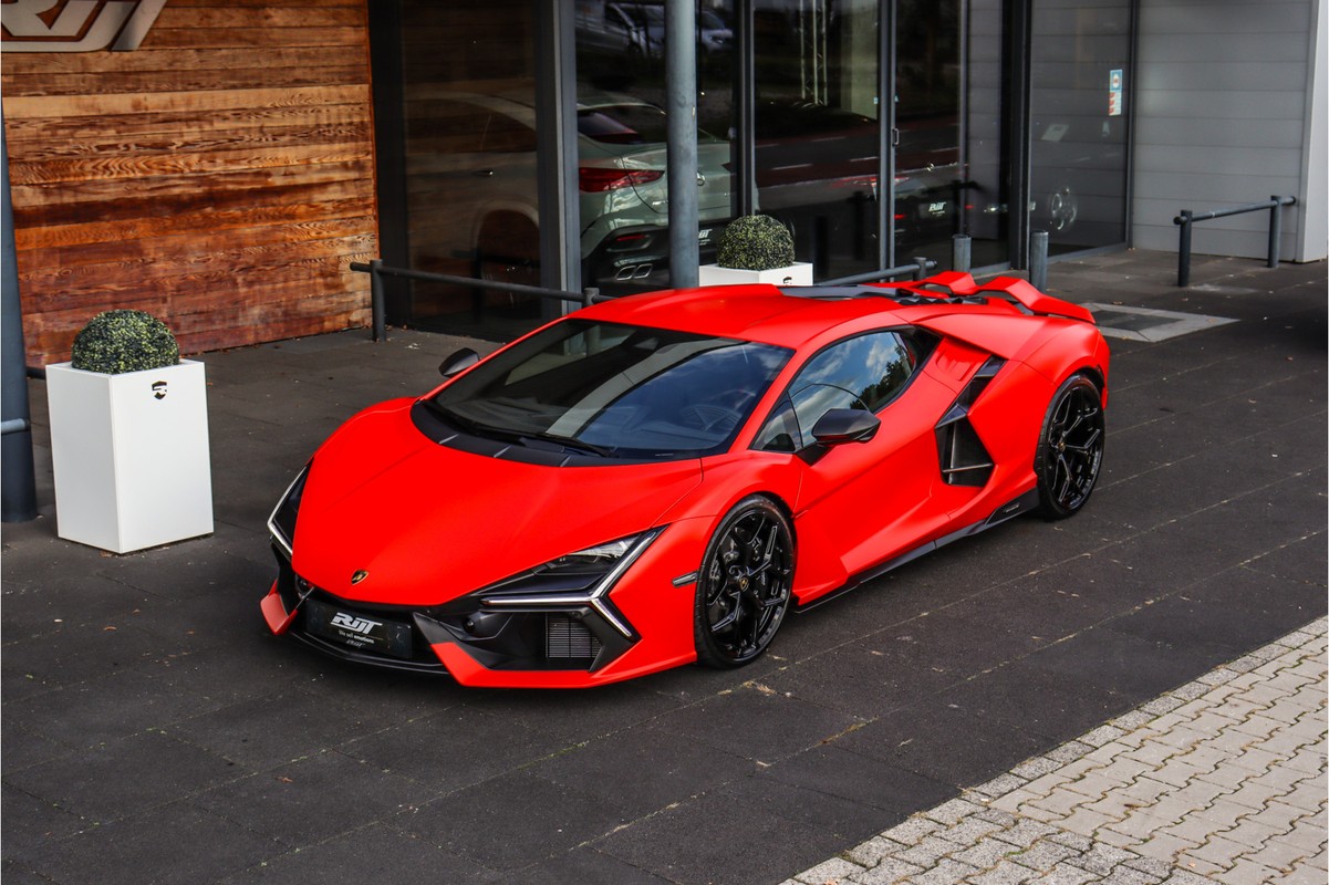 Lamborghini Revuelto