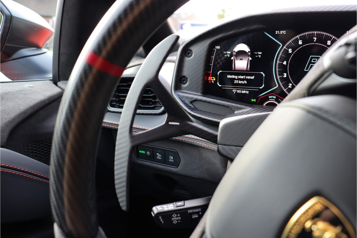 Lamborghini Revuelto