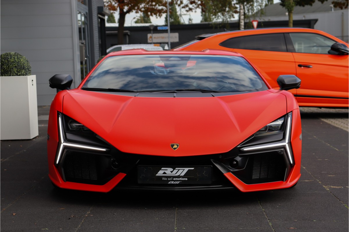 Lamborghini Revuelto