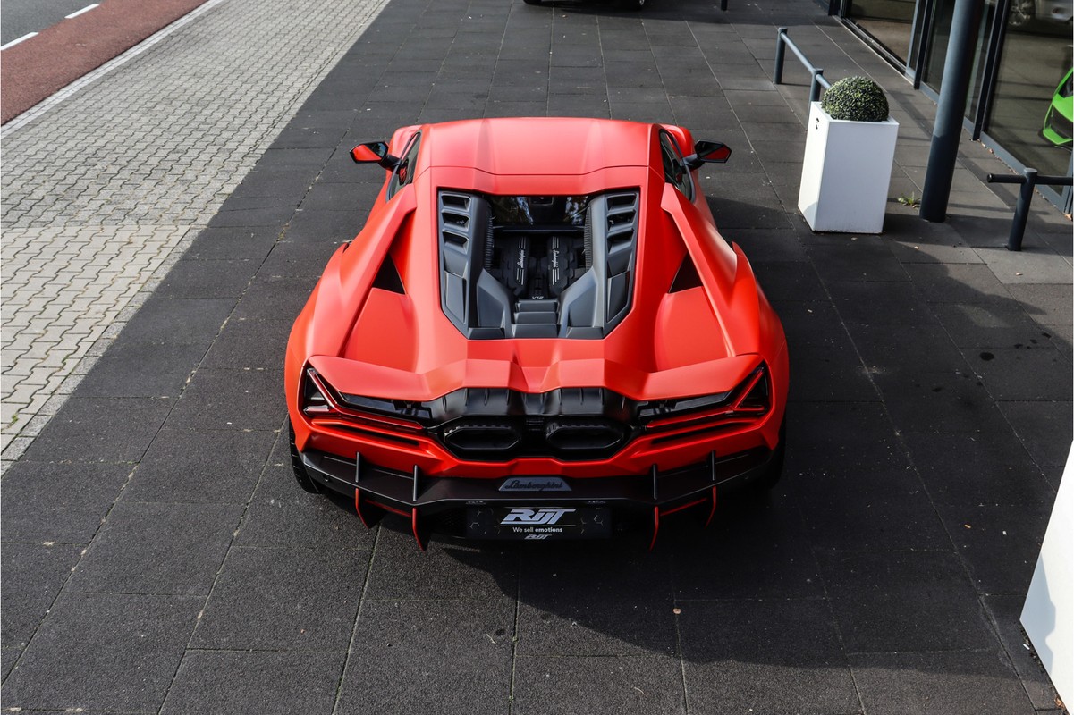 Lamborghini Revuelto