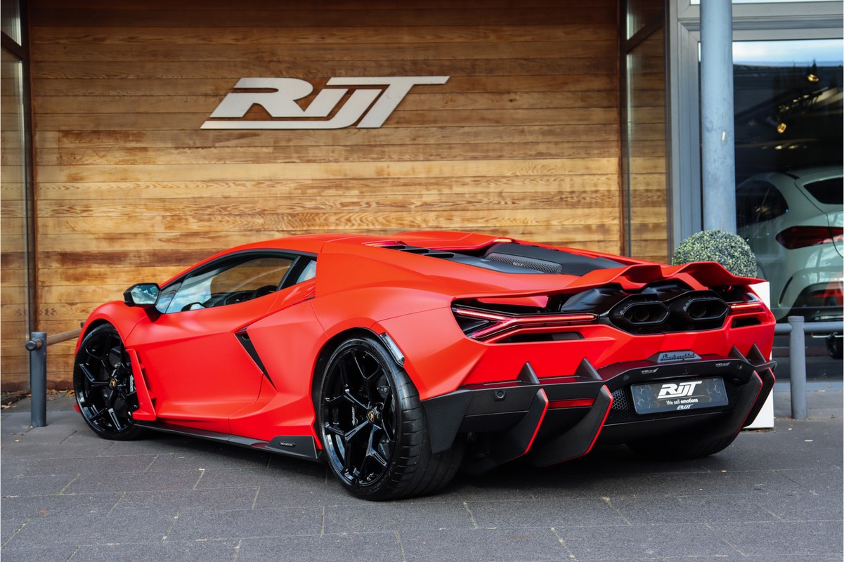 Lamborghini Revuelto