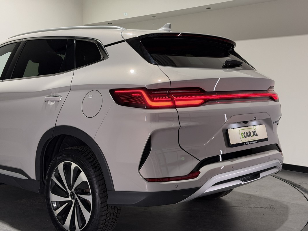 BYD SEAL U