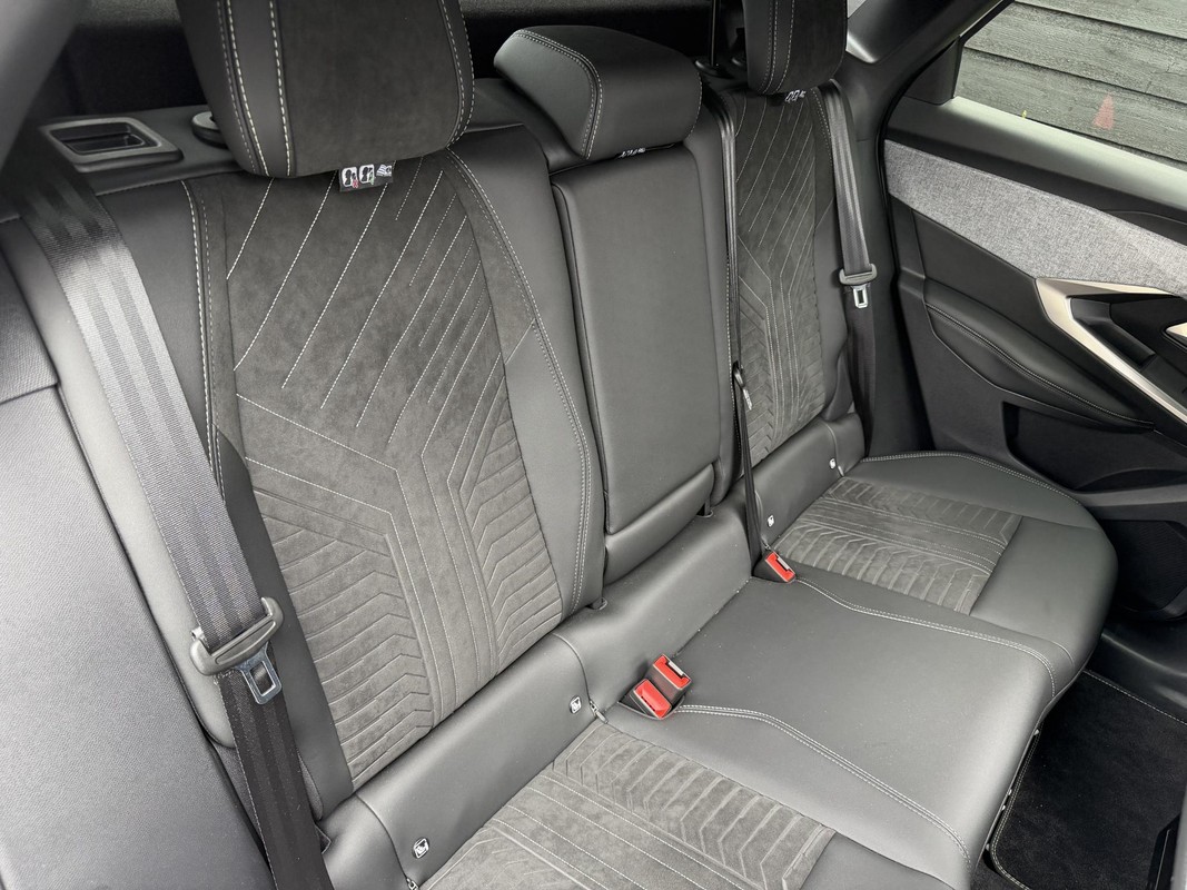 Peugeot e-3008