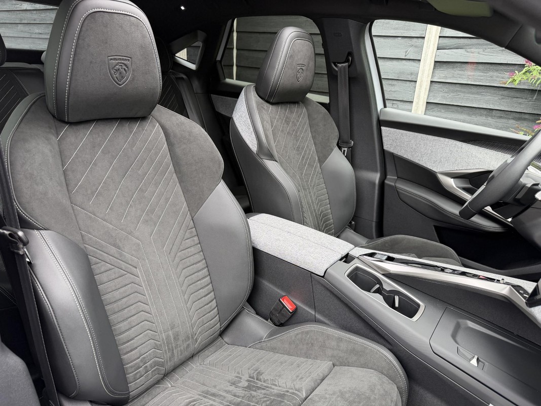 Peugeot e-3008