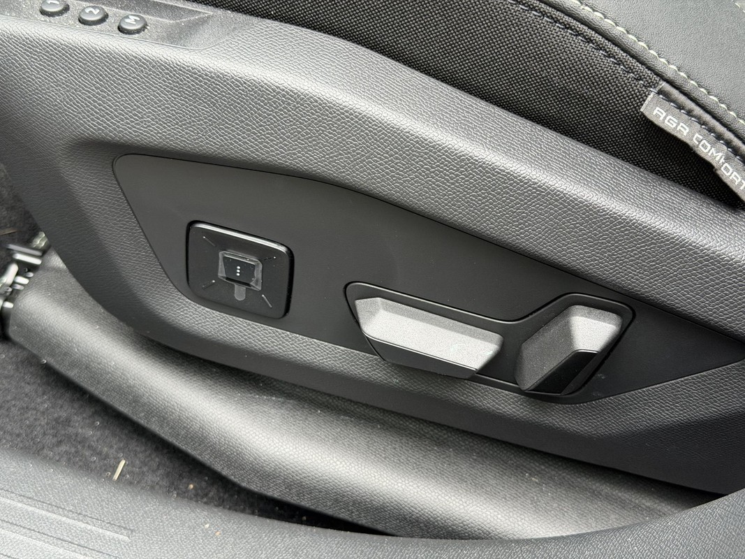 Peugeot e-3008