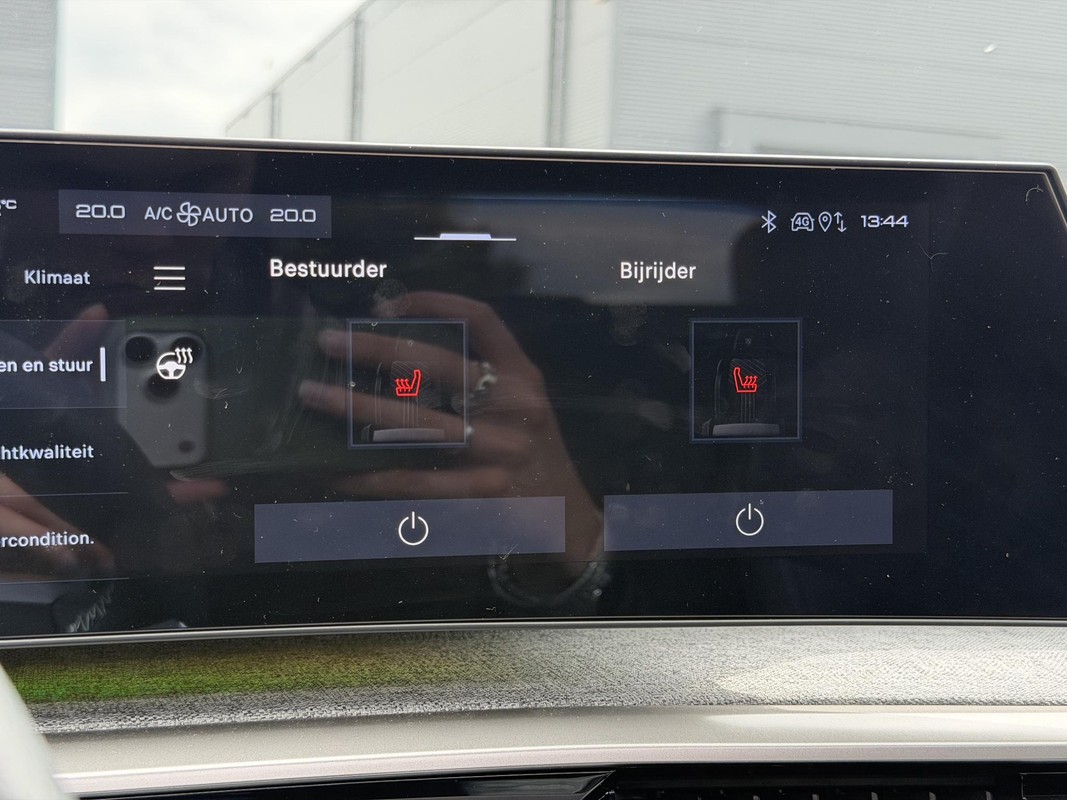 Peugeot e-3008