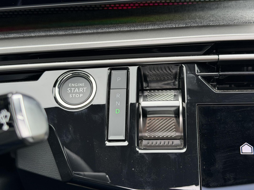 Peugeot e-3008