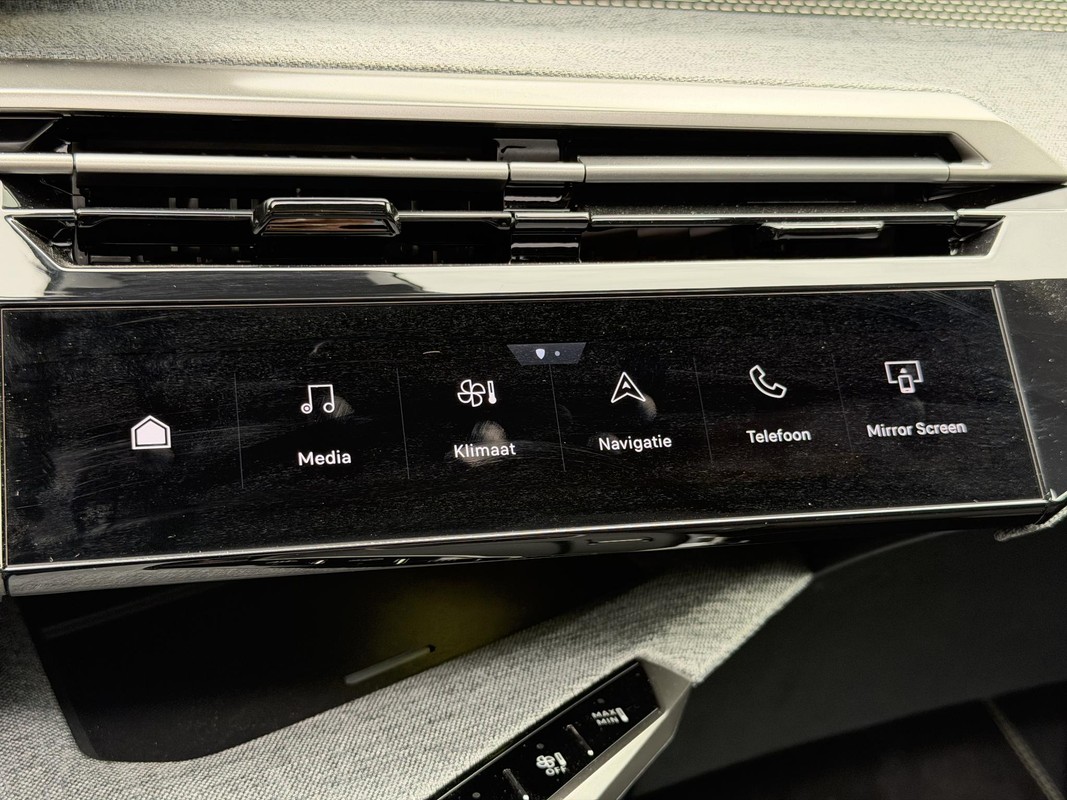 Peugeot e-3008