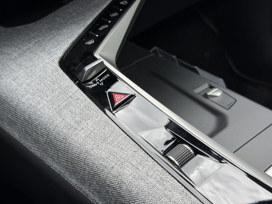 Peugeot e-3008