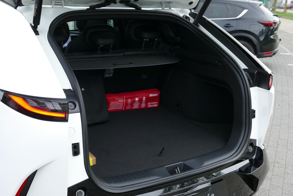 Mazda CX-6e