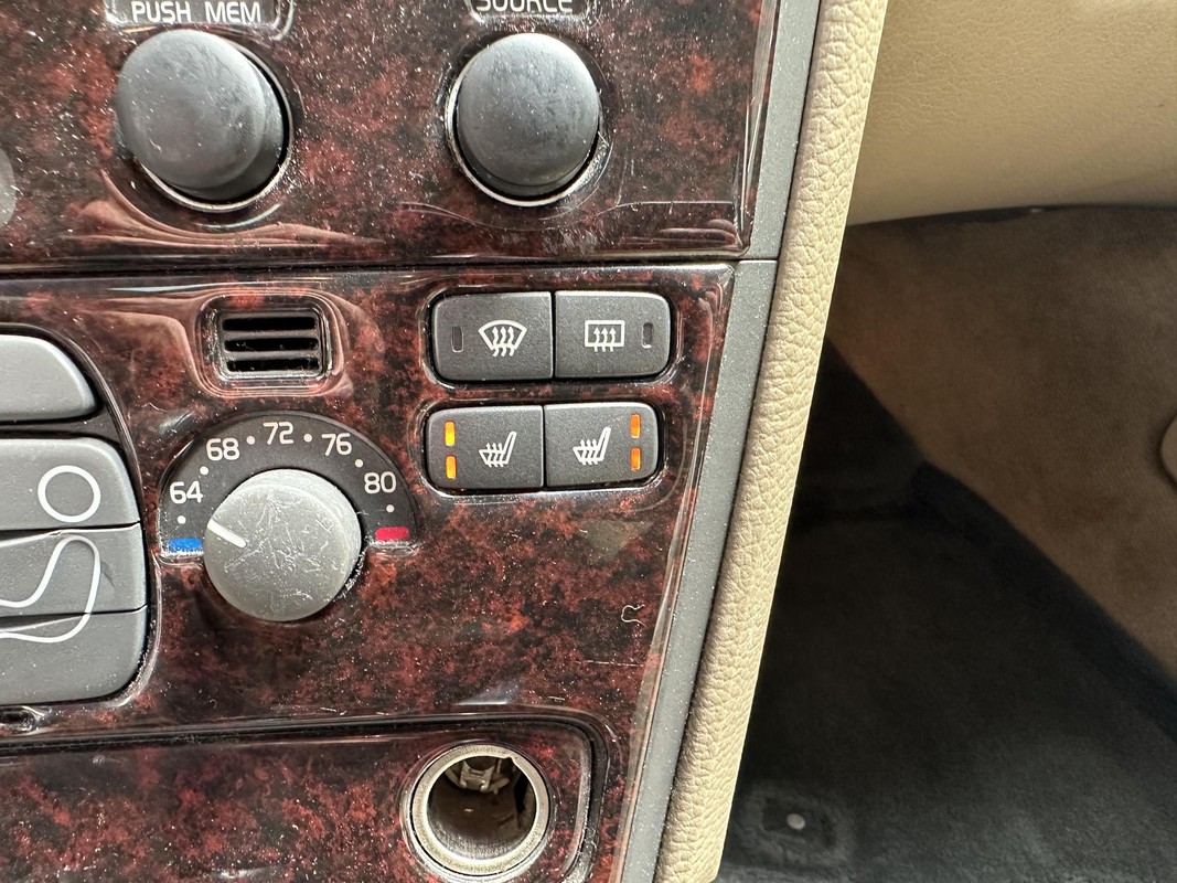 Volvo XC70