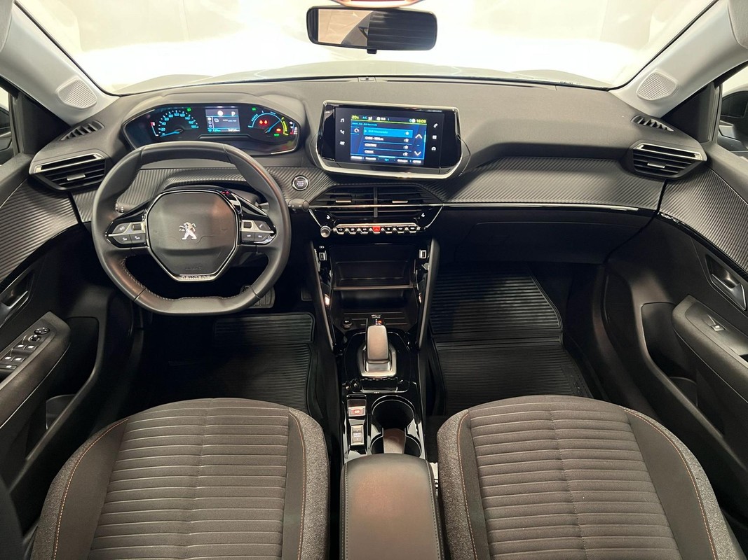 Peugeot e-208