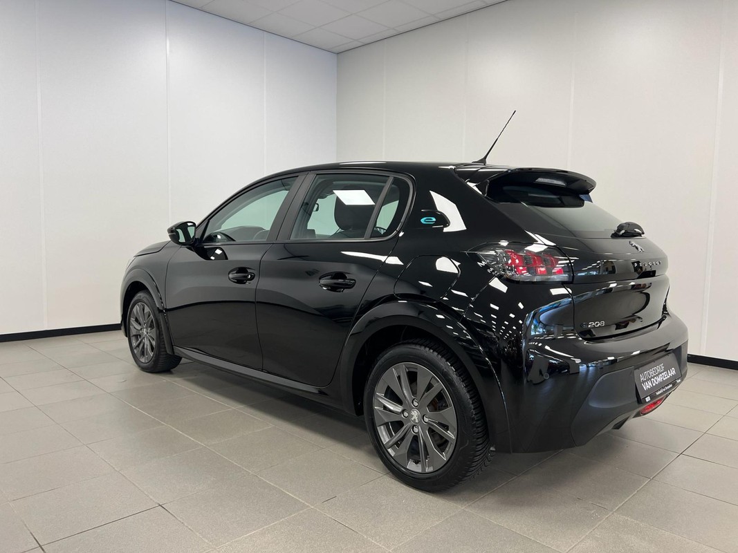 Peugeot e-208