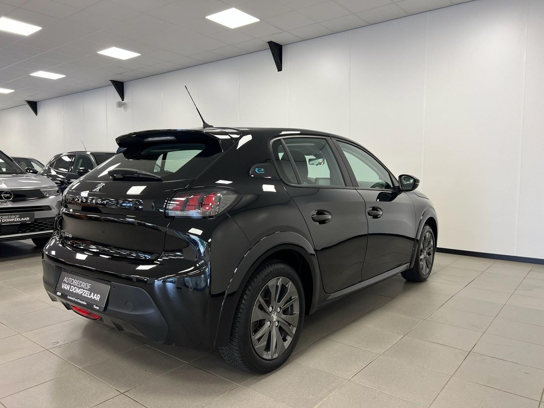 Peugeot e-208