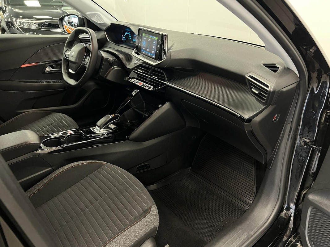Peugeot e-208