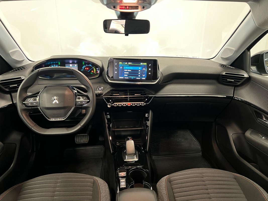 Peugeot e-208