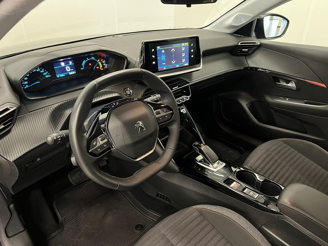 Peugeot e-208