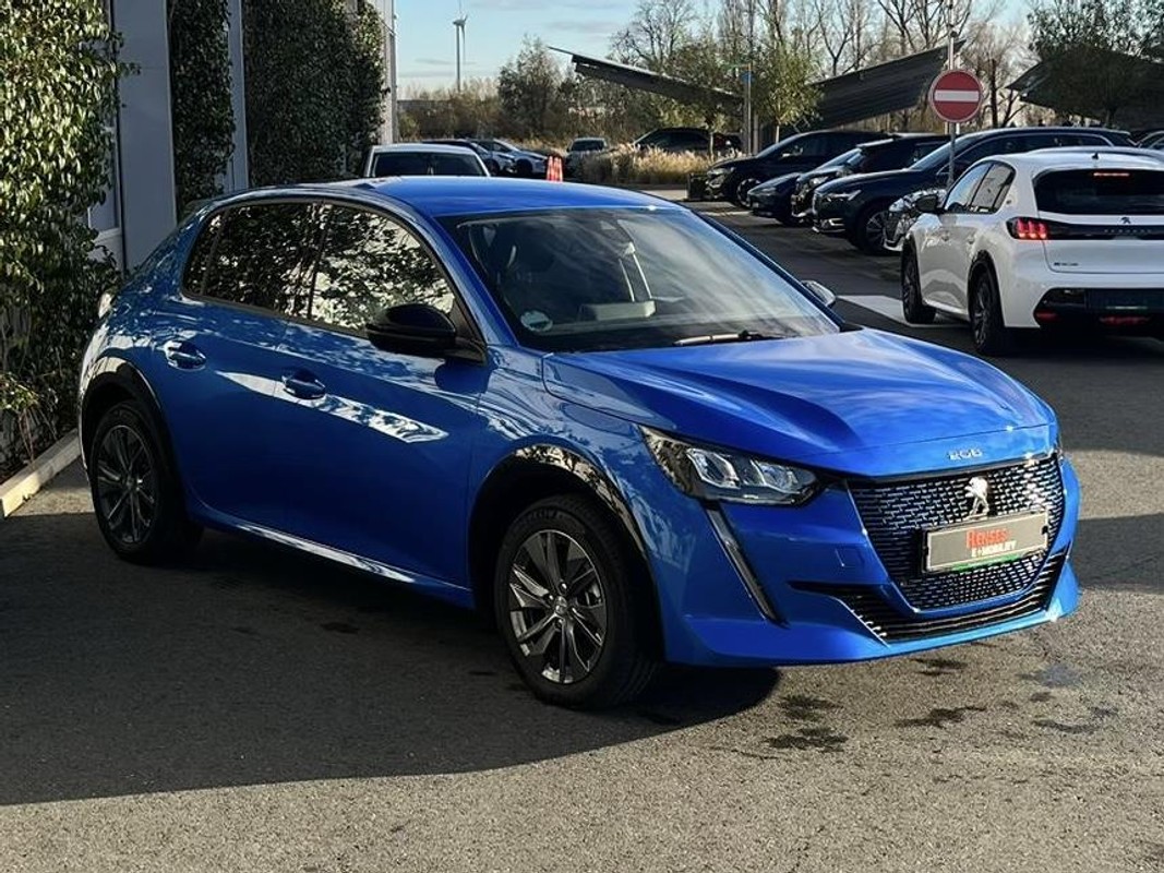 Peugeot e-208