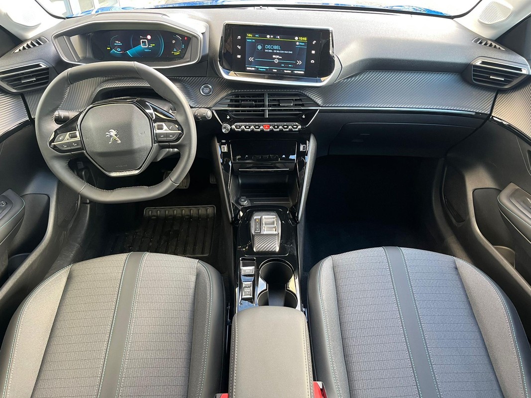 Peugeot e-208