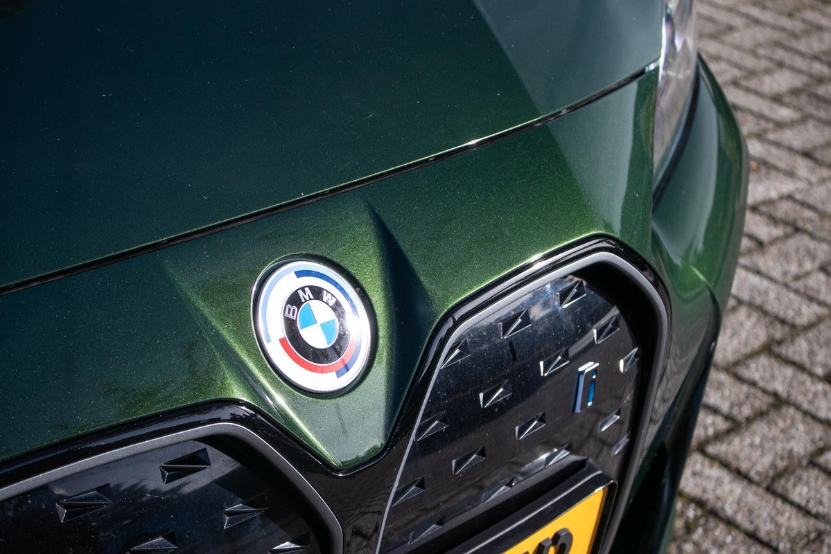 BMW i4