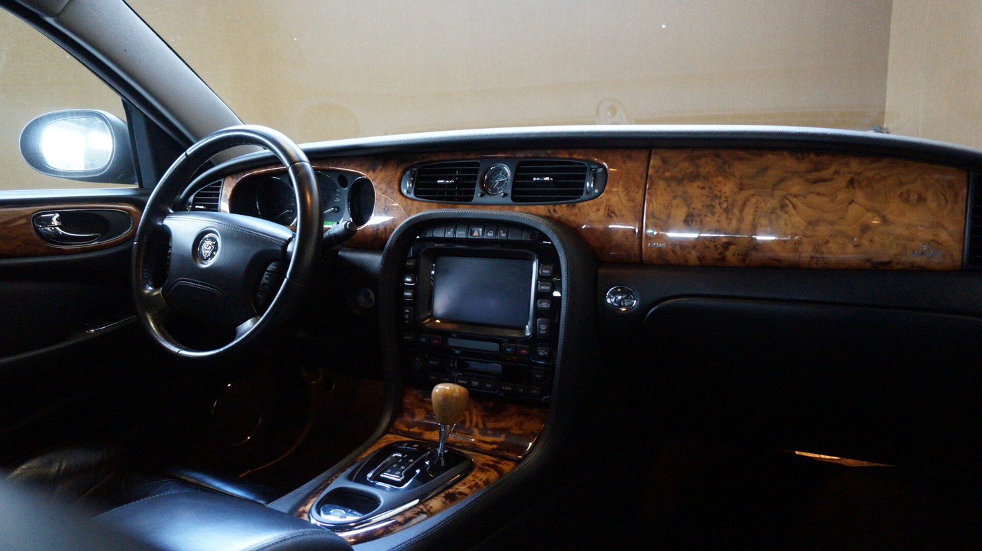 Jaguar XJ